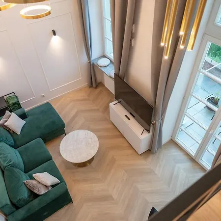 Bright Loft With River View - Old Town - Апартаменти
