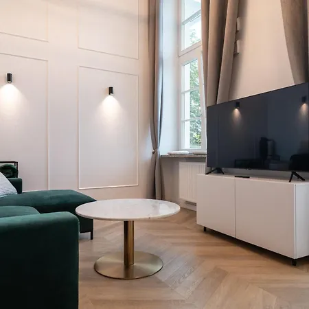 Bright Loft With River View - Old Town - Апартаменти